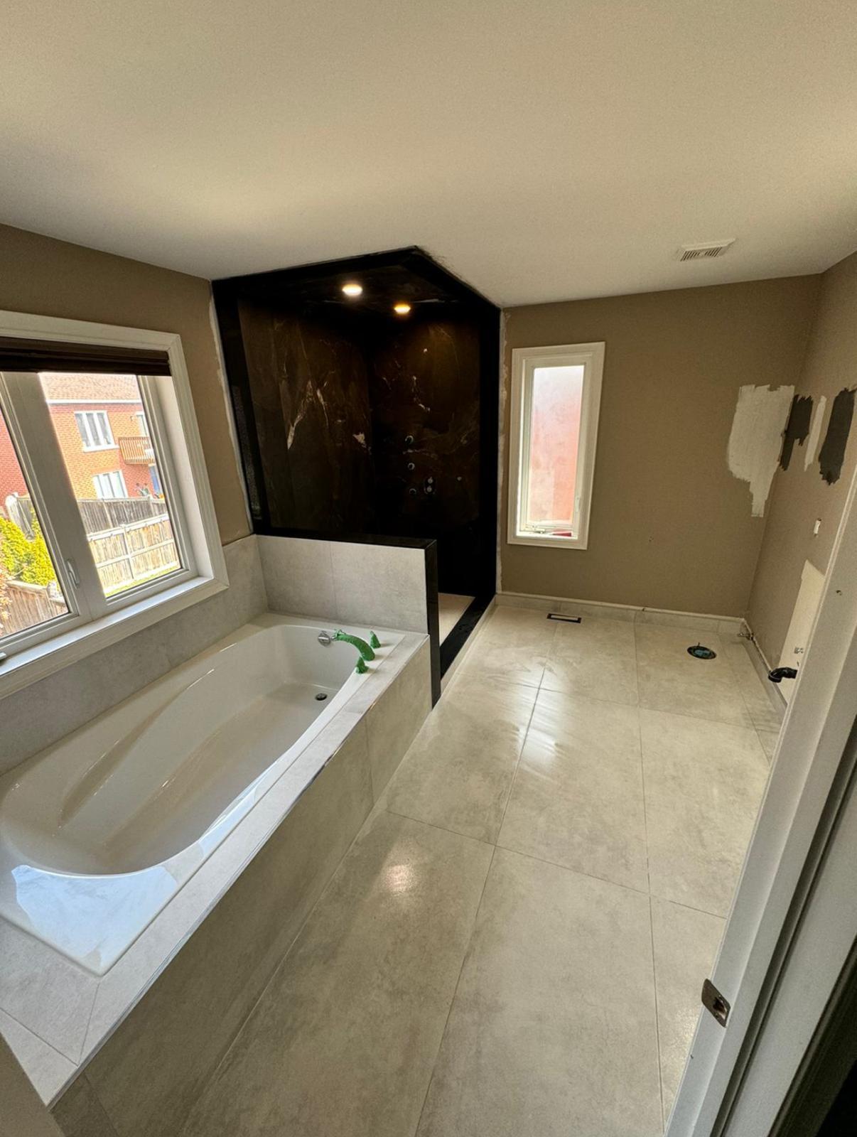 Modern tub surround dark accent
