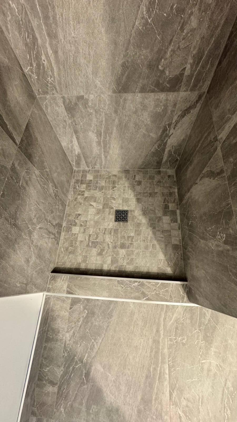 Curbless marble shower with bench